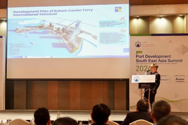 Direktur Badan Usaha Pelabuhan BP Batam Dendi Gustinandar memaparkan transformasi TPK di ajang PDSEAS, Bangkok. ANTARA/HO-BP Batam