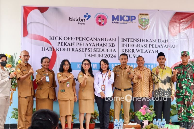 Foto bersama setelah peluncuran pekan pelayanan KB (ANTARA/HO-Humas BKKBN Provinsi Papua)