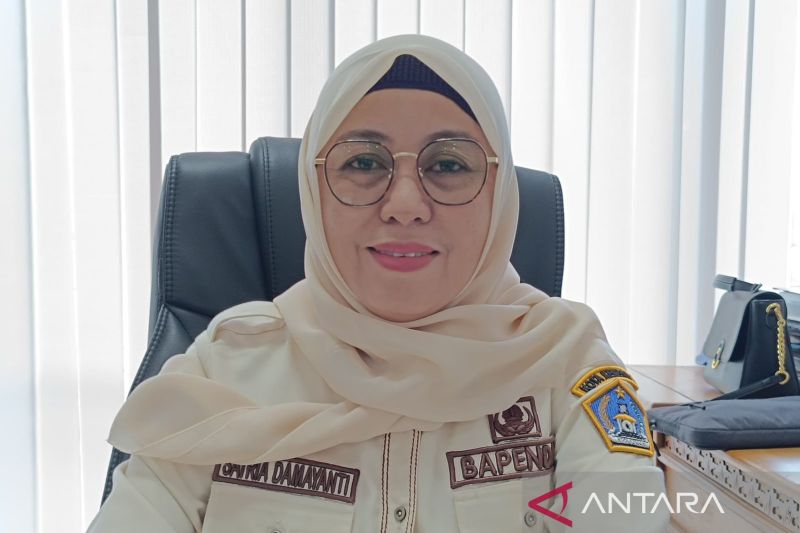Kepala Bapenda Kota Kendari Satria Damayanti di Krndari, Rabu. (ANTARA/Azis Senong