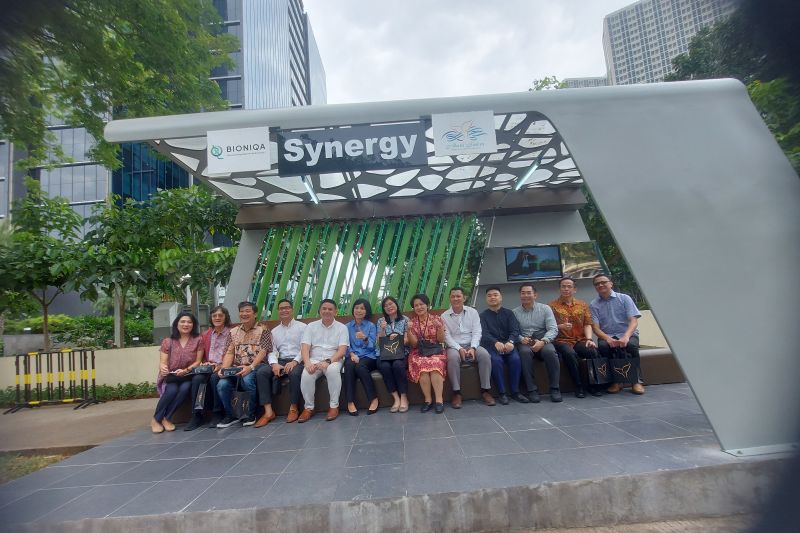 Halte Bus Pertama di Indonesia Manfaatkan Teknologi Alga untuk Lingkungan