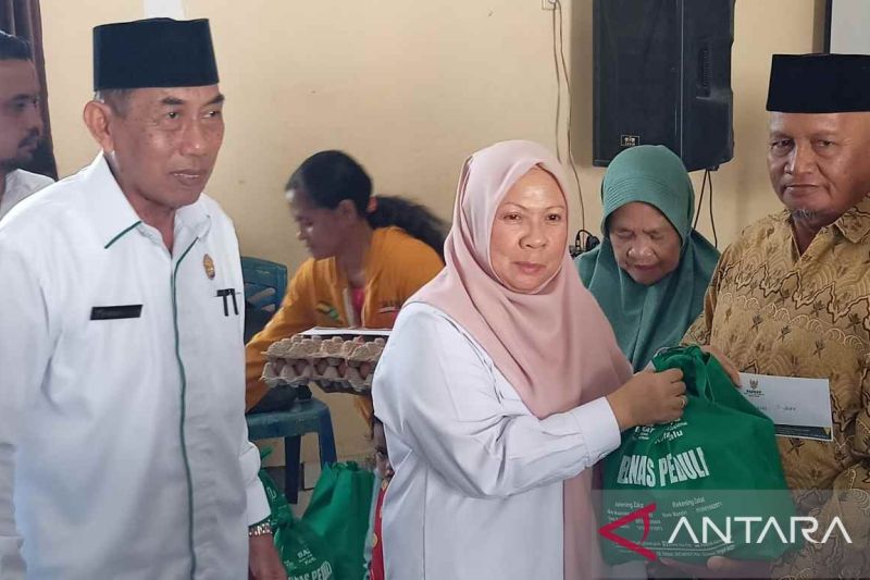Pemkot Palu dan Baznas Bagikan Bantuan untuk Warga Prasejahtera