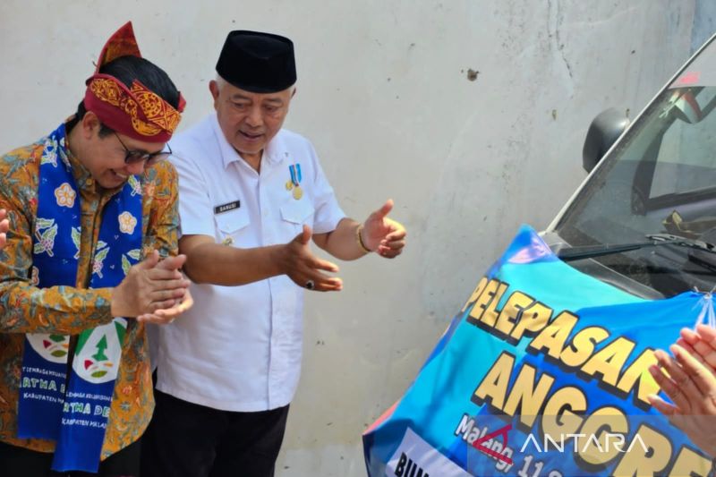 Menteri PDTT Lepas Ekspor Anggrek Malang ke Amerika Serikat