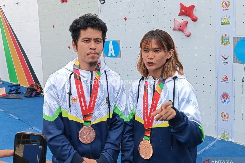 Pasangan suami istri atlet panjat tebing asal Jawa Barat, Bim Sigrid dan Widia Fujiyanti. (ANTARA/Zuhdiar Laeis)