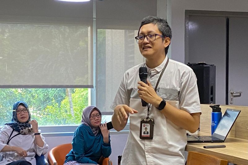 Peneliti Pusat Riset Oseanografi BRIN Muhammad Reza Cordova dalam diskusi yang diadakan BRIN di Jakarta, Rabu (11/9/2024) (ANTARA/Prisca Triferna)