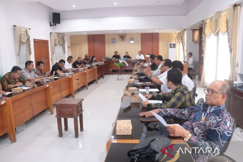 Ni Made Sri Sutharmi Terpilih Kembali Sebagai Ketua DPRD Jembrana