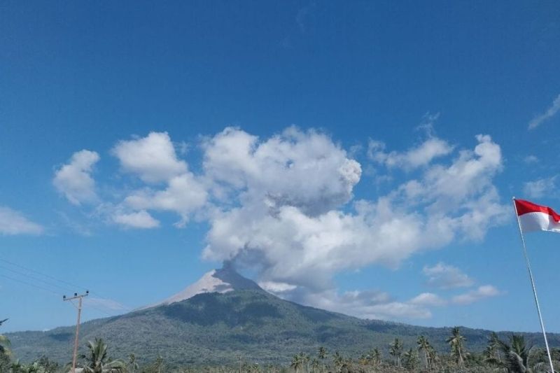 Erupsi Gunung Lewotobi Laki-laki Terjadi Kolom Abu 600 Meter