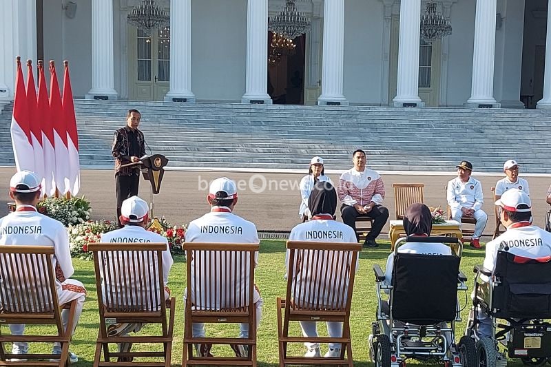 Presiden Joko Widodo saat menyampaikan pidato sambutan dalam agenda penyerahan bonus bagi atlet Paralimpiade Paris 2024 di Istana Negara, Jakarta, Rabu (11/9/2024). (ANTARA/Andi Firdaus)