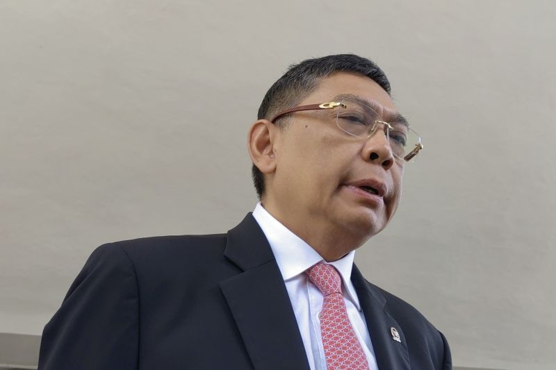 Arsip - Utut Adianto di Kompleks Parlemen, Senayan, Jakarta, Jumat (4/8/2023). ANTARA/Melalusa Susthira K.
