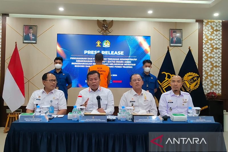 Penangkapan WNA Nigeria Perangi Investasi Bodong di Bandung