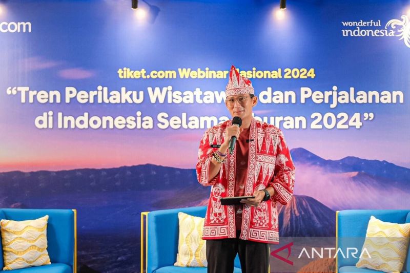 Menparekraf Sandiaga Uno saat menjadi pembicara kunci dalam webinar bersama Tiket.com di Jakarta.ANTARA/HO-Kemenparekraf
