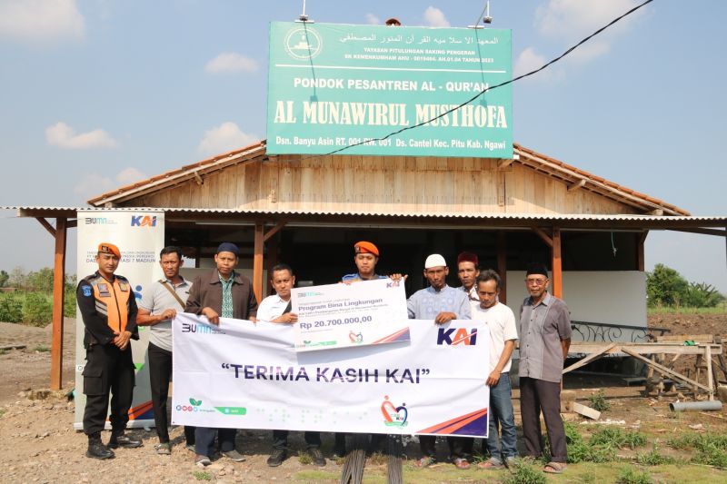 KAI Daop 7 Madiun Salurkan Bantuan TJSL Rp108 Juta untuk Masyarakat
