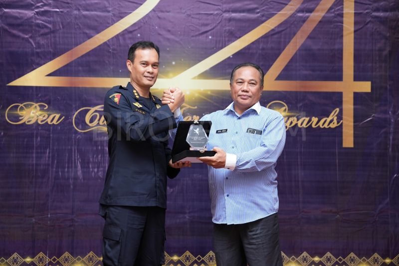 Asisten III Gubernur bidang Administrasi Umum, Asrul Gailea saat menghadiri Coffee Morning dan menerima Bea Cukai Award 2024, di Ternate, Rabu (11/9/2024). ANTARA/Abdul Fatah (Abdul Fatah)