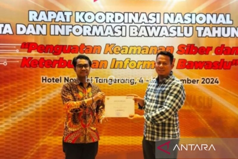 Bawaslu Kota Solok Raih Penghargaan Keterbukaan Informasi Publik