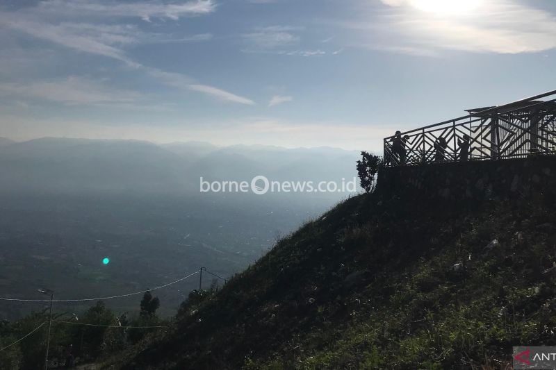 Pemkab Sigi Tingkatkan Fasilitas Wisata di Paralayang Wayu