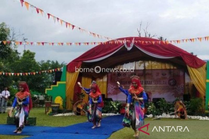 Gerakan Kesenian Masuk Sekolah untuk Generasi Muda Kalimantan Selatan
