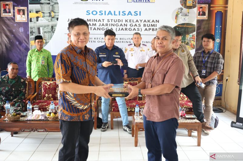 Pemkab OKU Timur membuka sosialisasi Jajak Minat Studi Kelayakan Program Jaringan Gas Bumi Rumah Tangga (Jargas), Rabu. (ANTARA/HO/Diskominfo)