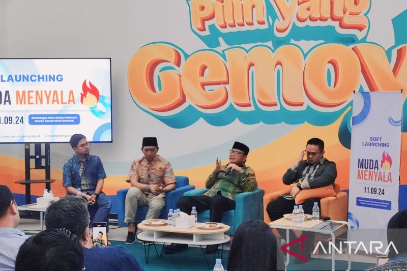 Tim Kolaborasi Nasional (TKN) Fanta saat meluncurkan gerakan Muda Menyala di Fanta Headquarters, Jakarta, Rabu (11/9/2024). ANTARA/Syaiful Hakim