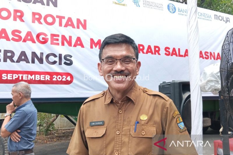 Kepala DKUKMPP Kota Cirebon Iing Daiman. ANTARA/Fathnur Rohman