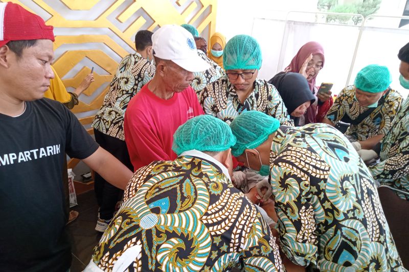 Sunatan Massal Gratis di Mataram, 124 Anak Ikut Partisipasi