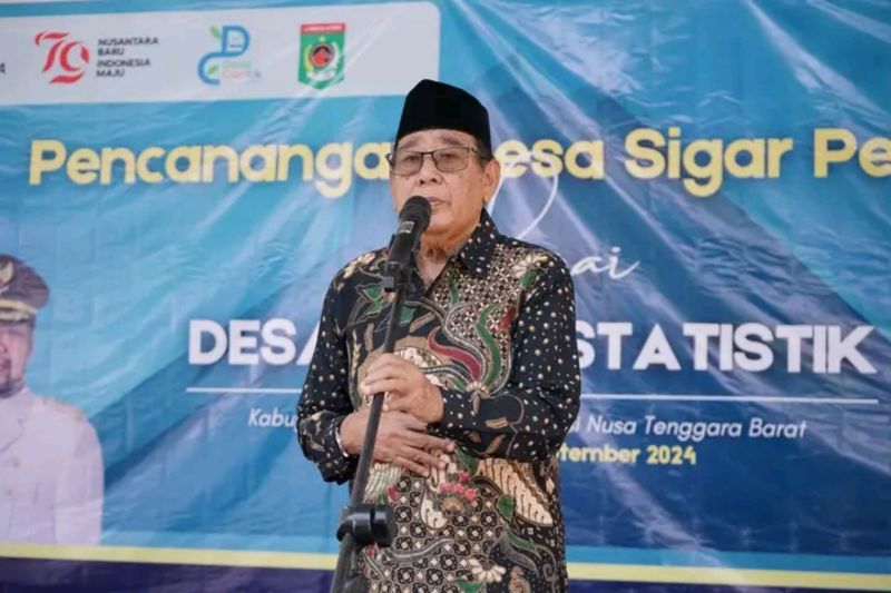 Bupati Lombok Utara, Provinsi Nusa Tenggara Barat Djohan Sjamsu saat membuka acara pencanangan Desa Singgar Penjalin menjadi Desa Cantik 2024, Kamis (12/9/2024) (ANTARA/HO-Humas Pemkab Lombok Utara)