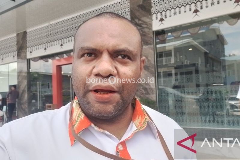 Ketua Bawaslu Kabupaten Jayapura Zakarias SY Rumbewas (ANTARA/Yudhi Efendi)