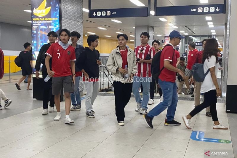 Pendukung Timnas Garuda Manfaatkan MRT Jakarta Menuju GBK