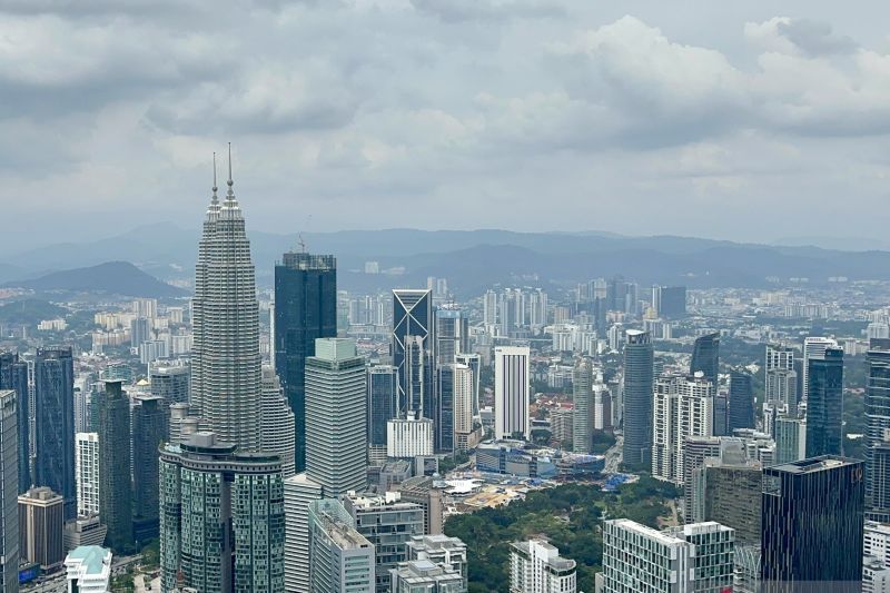 Lanskap pencakar langit di pusat kota Kuala Lumpur, Malaysia, Selasa (3/9/2024). (ANTARA/Virna P Setyorini)