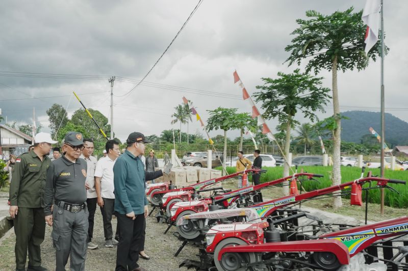 Pemprov Bengkulu Salurkan 1.118 Alsintan untuk Petani 2024