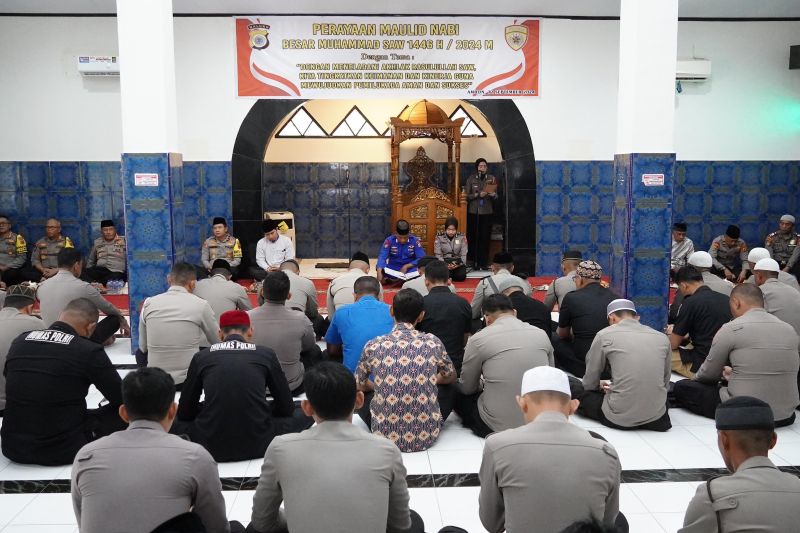 Pelaksanaan kegiatan peringatan Maulid Nabi, Ambon, Kamis (12/9/2024). (ANTARA/Winda Herman)