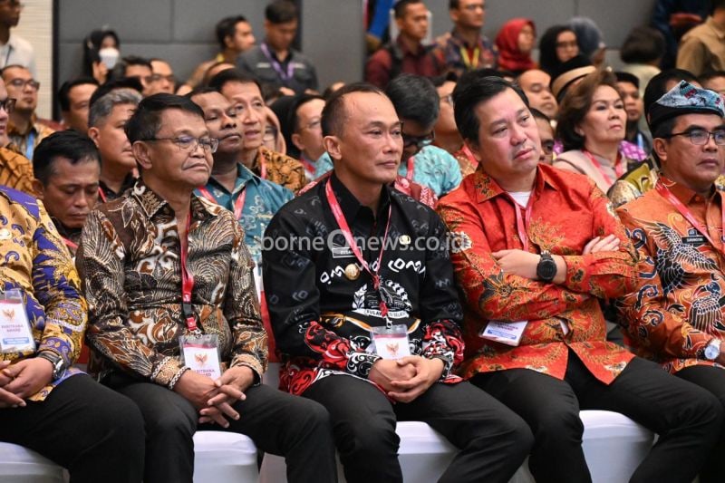 Pj Gubernur Sulsel Zudan Arif (batik hitam) menghadiri acara penerimaan penghargaan Paritrana Award di Jakarta, Kamis (12/9/2024). ANTARA/HO-Humas Pemprov Sulsel