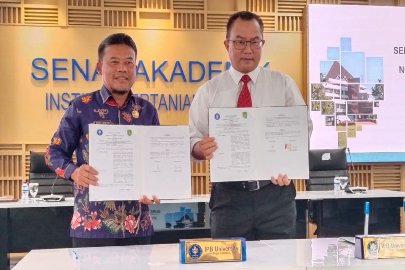 Penjabat Bupati Sukamara Rendy Lesmana (kiri) saat melaksanakan pertemuan bersama Intitut Pertanian Bogor (IPB) terkait kerja sama pembangunan. ANTARA/HO-Kominfo Sukamara