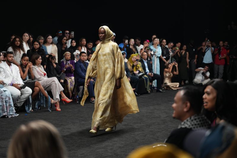 Benang Jarum Tampilkan Koleksi Forest Toile di Dubai Fashion Week