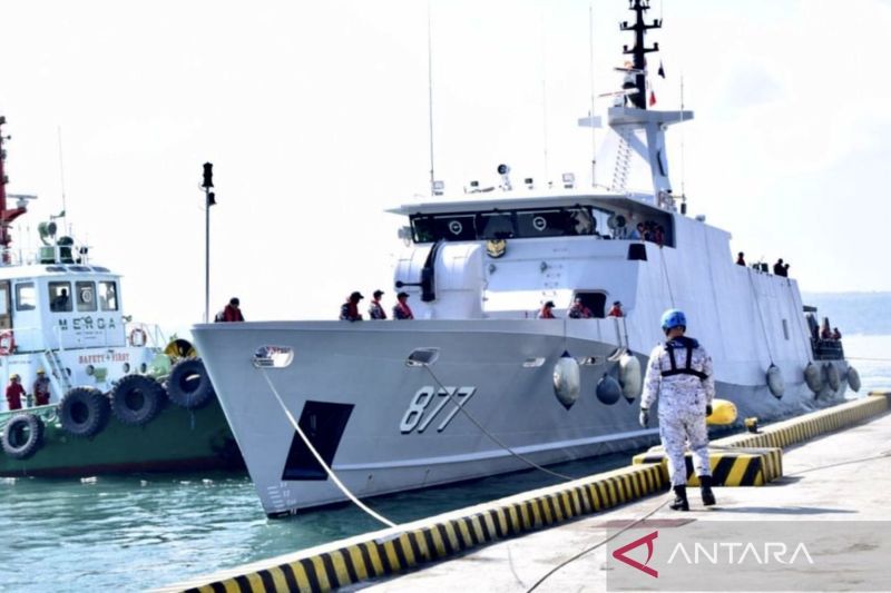 Patroli Gabungan Kapal Perang RI dan Filipina di Perbatasan