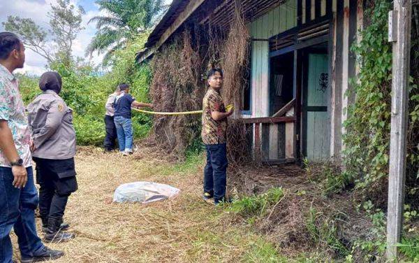 Kebakaran Barak Kosong di Jalan Batu Suli V, Warga Berjibaku Padamkan Api