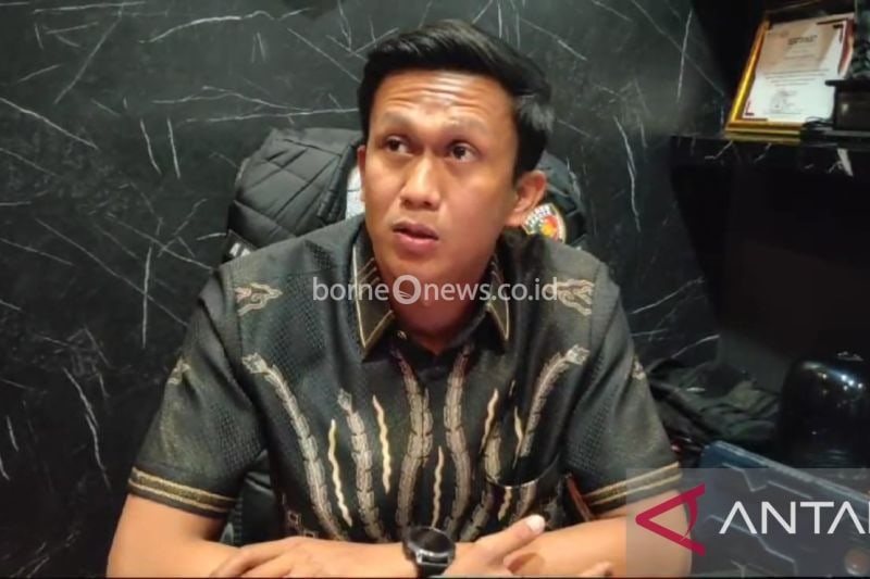 Kasat Reskrim Polres Jember AKP Abid Uais Al-Qarni Aziz memberikan keterangan kepada sejumlah wartawan di Mapolres setempat, Jumat (13/9/2024). ANTARA/Zumrotun Solichah