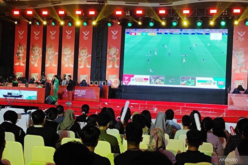 Cabang olahraga esport nomor efootball yang dipertandingkan di Medan International Convention Center (MICC) pada Jumat (13/9/2024). ANTARA/Ilham Kausar
