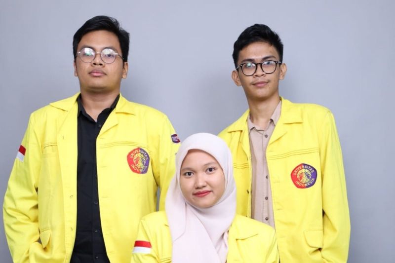 Muhammad Rafli Gebrena, Adinda Puspita Ningrum, dan Furaihan Kamly Arnazaye (ANTARA/ Foto: Humas UI)