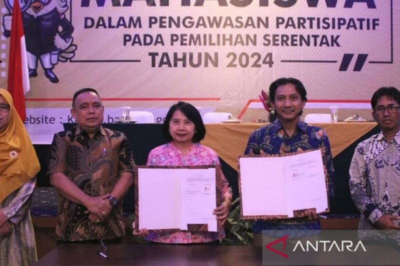Bawaslu Kaltim jalin kerja sama dengan perguruan tinggi, salah satunya Universitas Mulawarman Samarinda, dimulai dari penandatanganan nota kesepahaman dalam membangun pengawasan partisipatif. (ANTARA/HO-Bawaslu Kaltim)