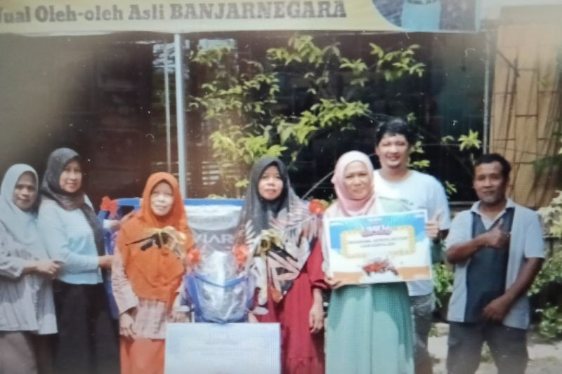 Platform LinkUMKM menawarkan pelaku usaha UMKM untuk go digital agar produknya bisa diterima di pasaran dan tetap kompetitif di era digital. ANTARA/HO-LinkUMKM