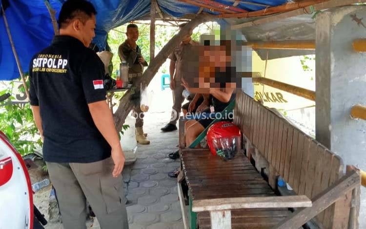 Satpol PP Palangka Raya Awasi Bangunan Semi Permanen di Jalan Sakan