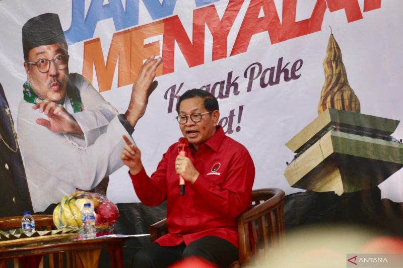 Bakal calon gubernur DKI Jakarta Pramono Agung saat konsolidasi di DPC PDIP Jakarta Selatan di GOR Cilandak, Jakarta Selatan, Sabtu (14/9/2024). (ANTARA/HO-Tim Dokumentasi Pramono Anung dan Rano Karno)