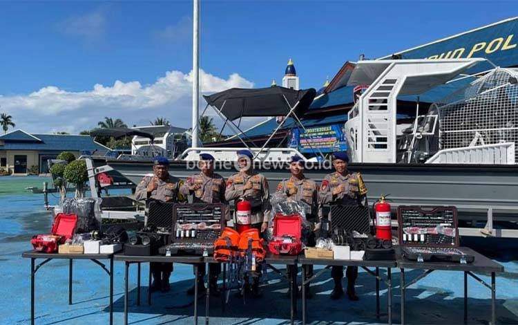 Satpolairud Polres Kapuas Terima Kapal Patroli Rawa dari Ditpolairud Polda Kalteng
