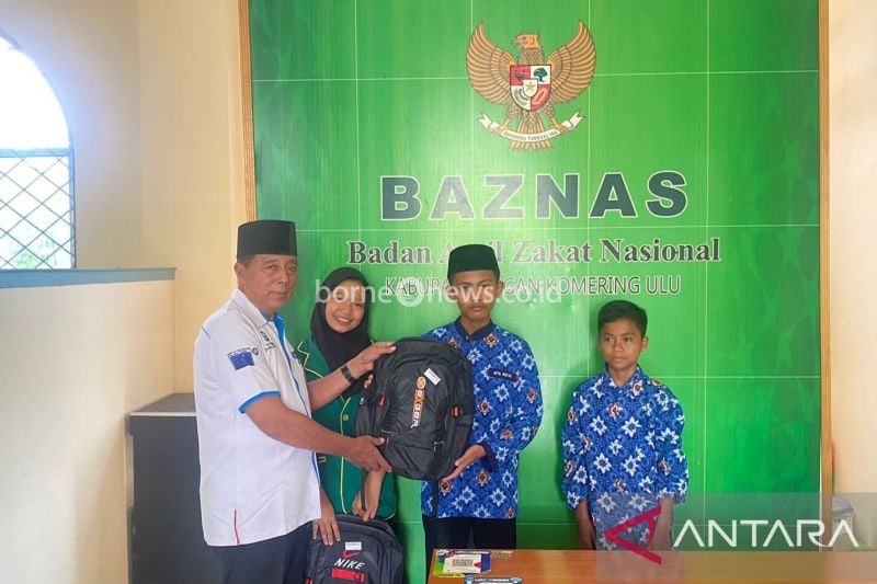 Baznas OKU salurkan bansos melalui dana ZIS. (ANTARA/Edo Purmana)
