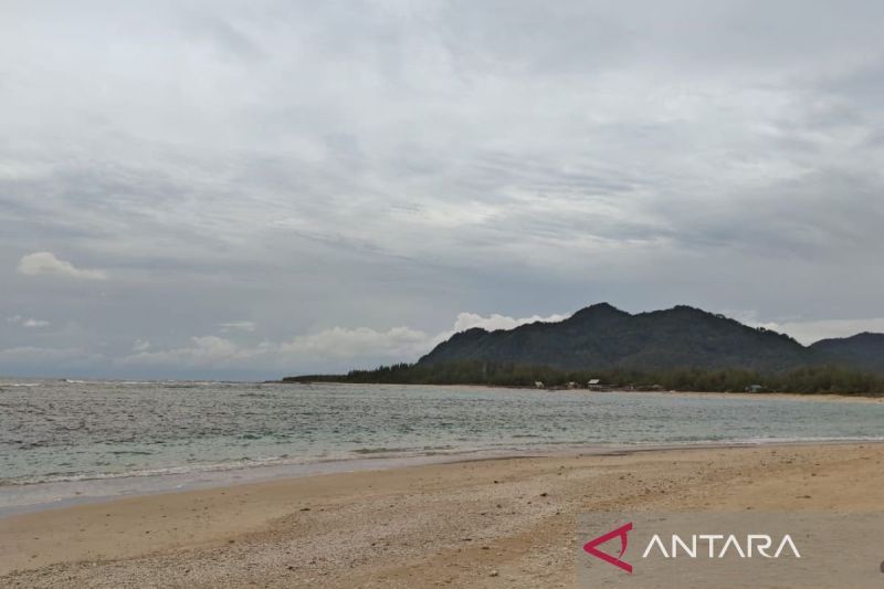 Pemandangan di Pantai Babah Kuala, Kecamatan Lhoknga, Kabupaten Aceh Besar. (ANTARA/Farhan Arda Nugraha)