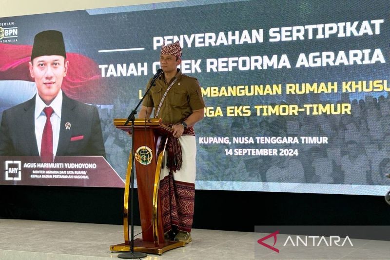 Menteri ATR Serahkan 505 Sertifikat Tanah untuk Eks Timor Timur