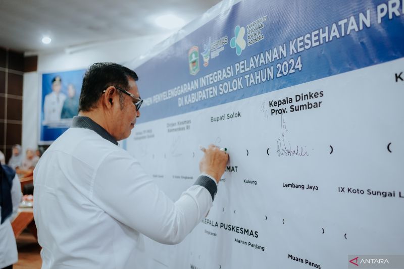 Bupati Solok Epyardi Asda saat menghadiri peluncuran integrasi layanan kesehatan primer (ILP) di Kabupaten Solok, Sumatera Barat tahun 2024???????. ANTARA/HO-Diskominfo Kabupaten Solok.