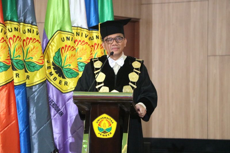 Rektor Unej Ajak Wisudawan Berkontribusi Untuk Bangsa