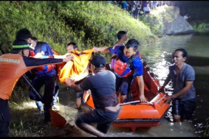 Tragedi Tenggelam, Dua Anak Ditemukan Meninggal di Danau Tambang