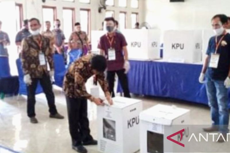 Ilustrasi - anggota KPPS. ANTARA