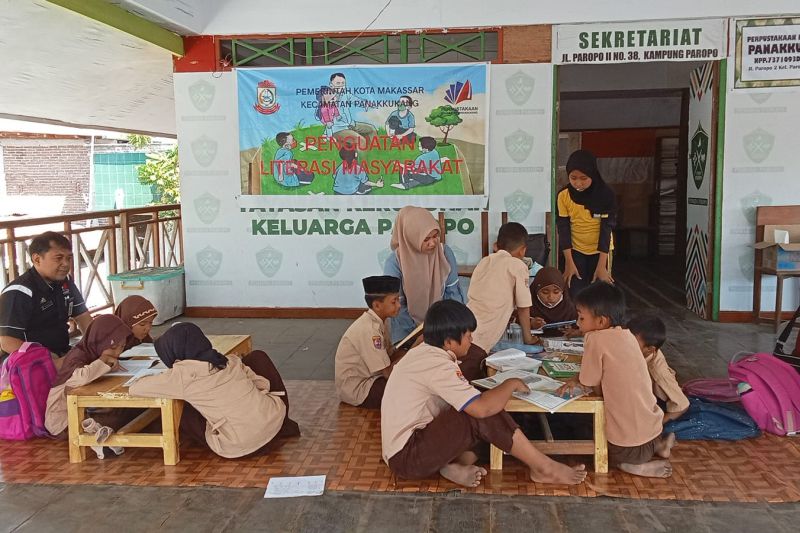 Masyarakat Makassar Serentak Membaca Buku untuk Merayakan Hari Kunjung Perpustakaan Nasional
